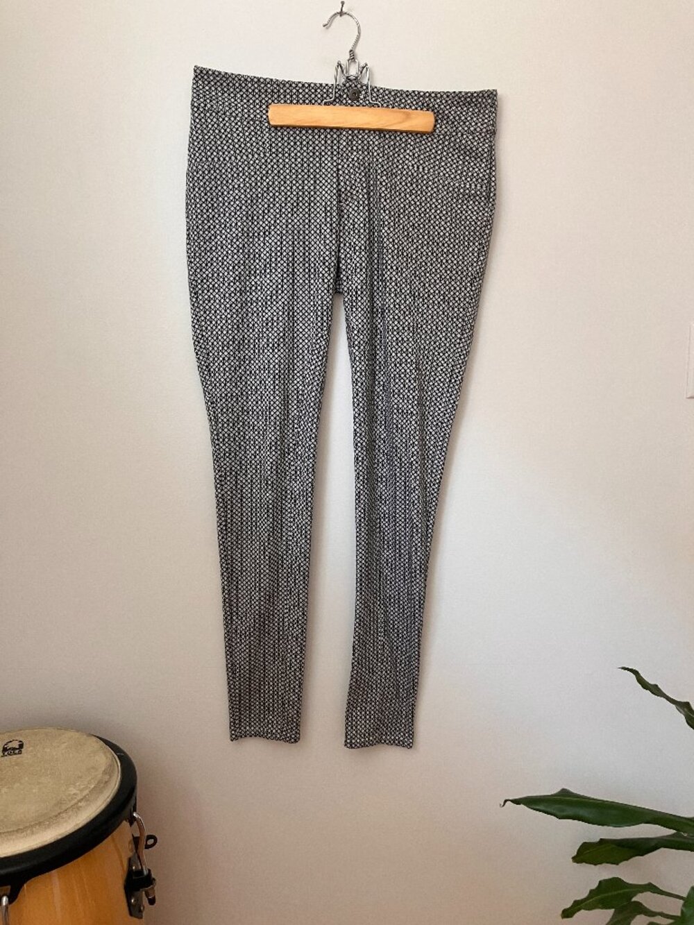 Merrell Black White Geometric Print Stretch Pants | Skinny Fit | size M